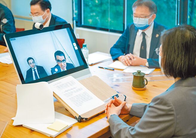 蔡英文總統接受日本自民黨月刊視訊專訪。（總統府提供）