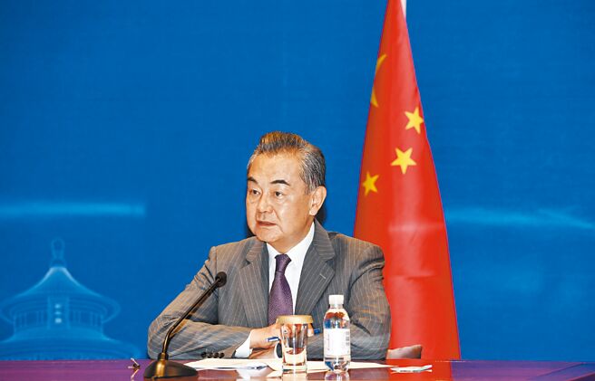 北京持續批美方打台灣牌。大陸國務委員兼外長王毅強調，針對美方公然挑釁，中方必須做出必要正當反應。（新華社）