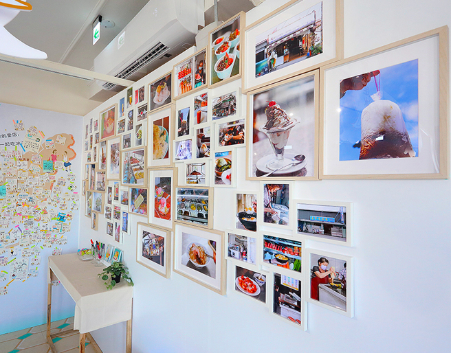 照片墙介绍在地老字号冰店，彷佛诉说着冰碗里的百年风景。(摄影/Carter)