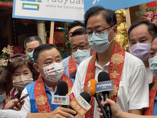 国民党桃园市长参选人张善政竞选团队，将由桃园议长邱奕胜(左)担任后援会总会长。(吕筱蝉摄)