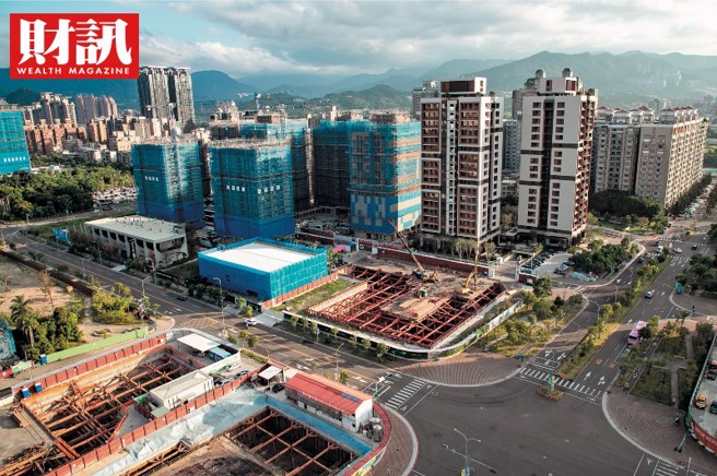 升息、打炒房等利空因素，房市景气降温，土地交易创低，体质不佳的建商恐面临资金断链，短期买房、投资营建股须提高警觉。(图/财讯提供)