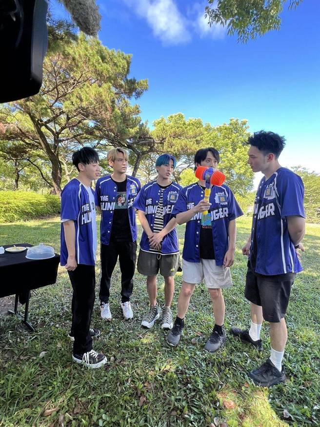 男團五堅情到《飢餓遊戲》踢館。（中視提供）