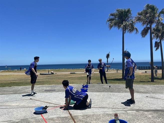 大夥遊戲對戰累癱。（中視提供）