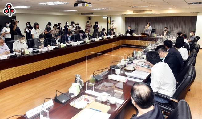 勞動部表示，今天已把會議通知書發出，基本工資審議會將於9月1日上午9時召開。（報系資料照）