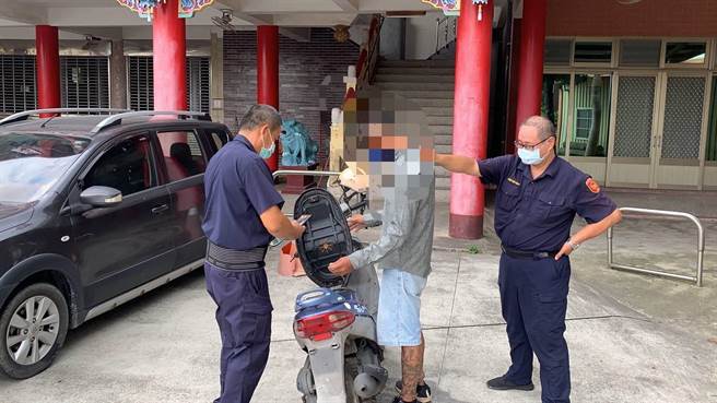 员警跟热心民眾当场将卢嫌逮住。（翻摄照片／李京升苗栗传真）