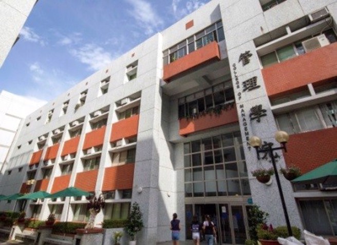 龍華科大管理科學院。(照片/龍華科技大學提供)