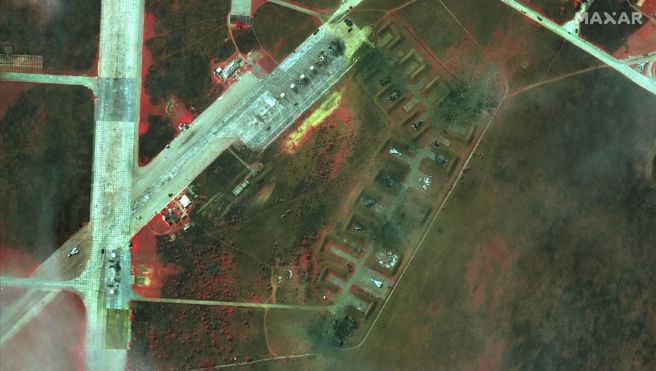 9日萨基空军基地（Saki airbase）发生爆炸，对克里米亚半岛俄国军事设施造成严重的一次性损失，后续几场攻击，证明乌克兰在锁定克里米亚上具备系统性军事能力。（图/ 路透社）
