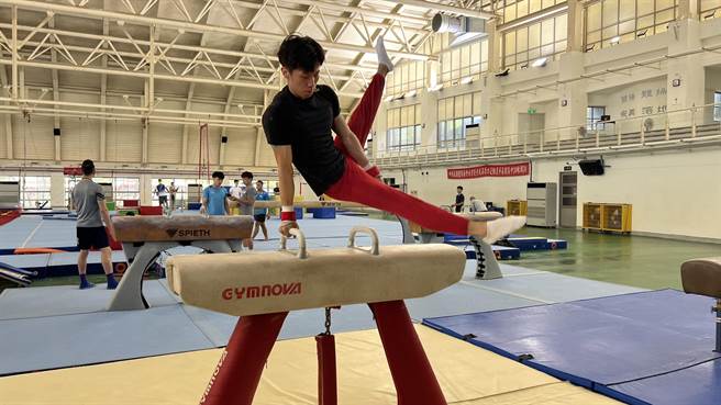 宜兰囝仔李智凯返乡回宜兰，与国家体操队的选手们，于宜兰县立体操馆展开为期一周的移地训练。（民眾提供／吴佩蓉宜兰传真）