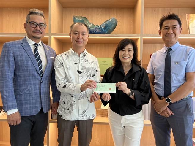 「世界不動產聯盟全球領袖高峰會」12月6至9日將在高雄舉行，御盟集團創辦人邵永添為贊助該活動，特拍賣墨寶「相信」，將百萬收益捐贈主辦單位中華民國不動產協進會。(中華民國不動產協進會提供)