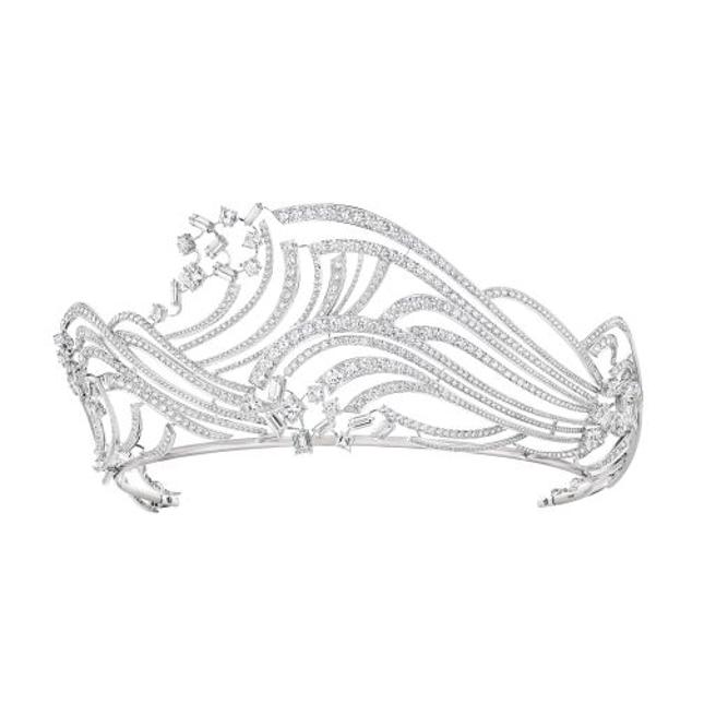 CHAUMET以海浪为灵感打造的Deferlante浪涛系列钻石冠冕。（CHAUMET提供）