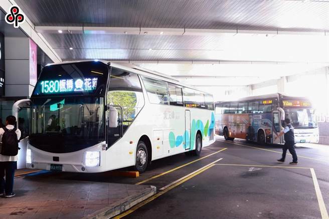 新冠肺炎疫情衝击公共运输，公路及市区客运因旅运需求减少而大幅减班，导致驾驶流失严重。（本报资料照）