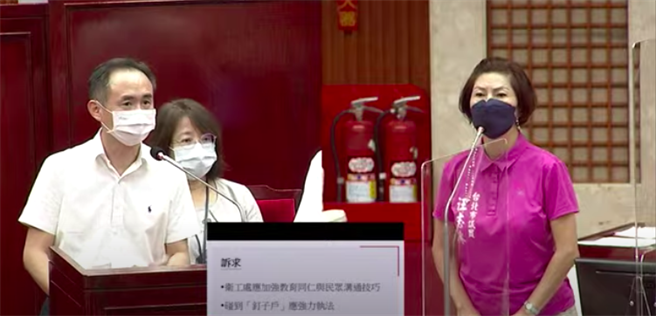 台北市议员汪志冰质疑北市污水接管速度牛步。（摘自议会YT／杨亚璇台北传真）