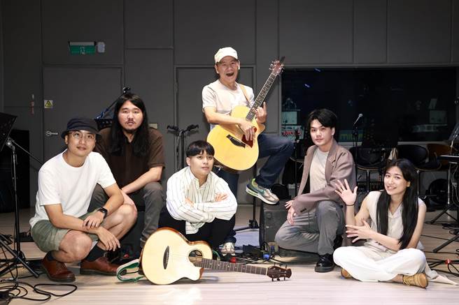 赵传今与老王乐队练团彩排。（开丽娱乐提供）