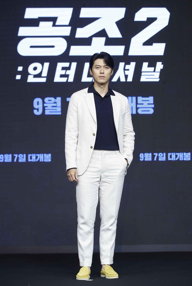 玄彬于《机密同盟2》发布会，以浅色系Loro Piana套装营造夏日清爽造型。（CFP）