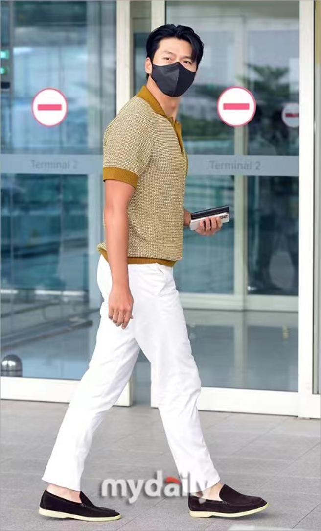 玄彬前往义大利工作时，选穿Loro Piana针织衫打造休閒不失正式的造型。（CFP）