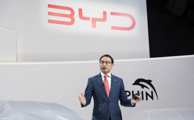 比亞迪日本公司社長劉學亮接受日媒訪問時表示，比亞迪的目標是爭取到2025年時能在日本開設100家電動車（EV）銷售門市。（圖／中華網）