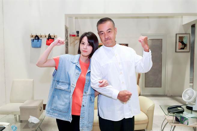 龙天翔、苏晏霈父女终于合体。（民视提供）