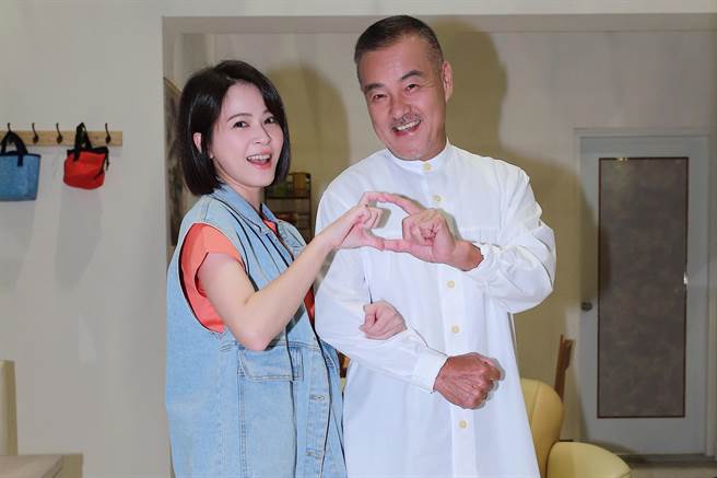 龙天翔、苏晏霈父女终于合体。（民视提供）