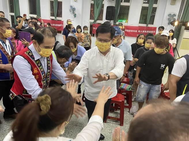 林佳龙今晚出席新北市平地原住民议员苏锦雄举办的「新北大翻新 议员逗阵拚」活动。（王扬杰摄）
