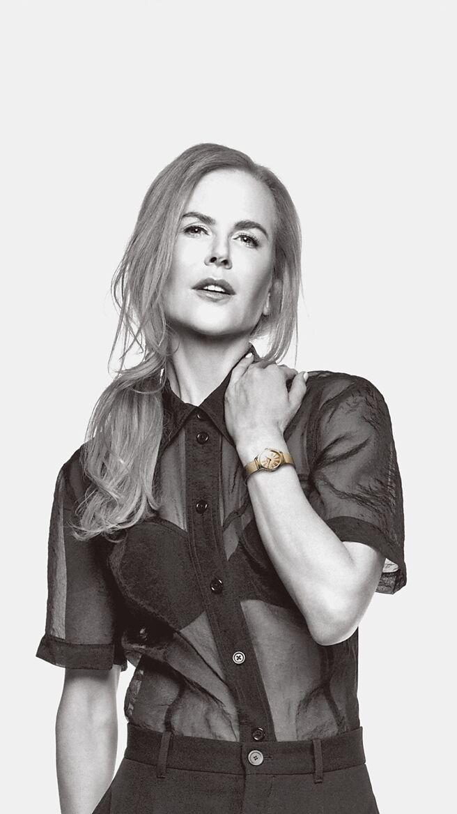 妮可基曼在OMEGA形象广告《OMEGA My Choice》中佩戴18K Moonshine金Mini Tresor女表。（摘自IG）