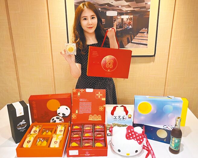 OKmart 29日前推月圆中秋赏活动，买指定品项第二件9折。（OKmart提供）