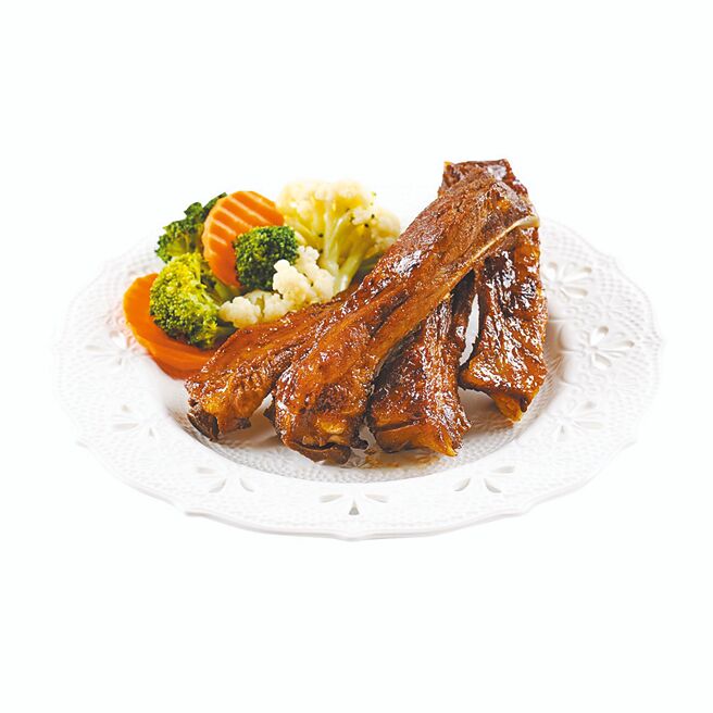 爱上新鲜BBQ和风炭烤猪肋排，290元。（莱尔富提供）