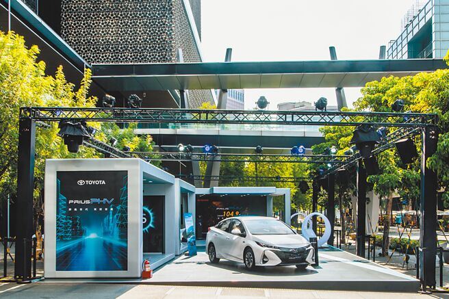 为了让民眾更加瞭解TOYOTA如何达成碳中和目标的全球电动化战略，TOYOTA总代理和泰汽车自即日起于全台巡迴展出「TOYOTA碳中和品牌形象馆」，首站座落在台北信义区微风南山（见图）。（和泰汽车提供）
