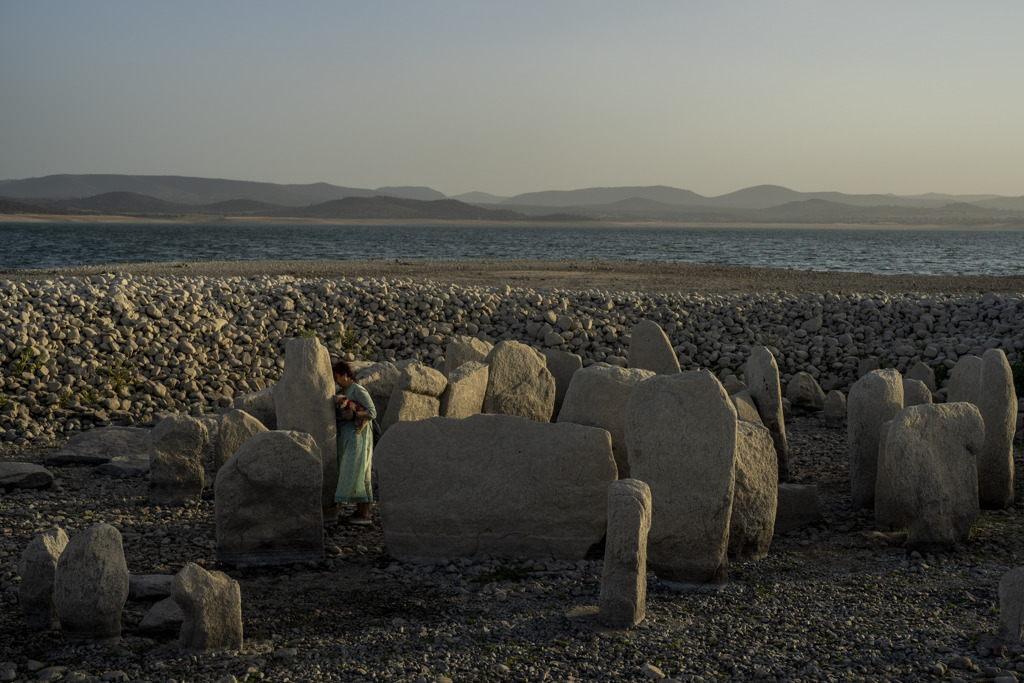 考古团队在西班牙南部发现由超过500个立石组成的巨石阵。图/美联社(photo:ChinaTimes)