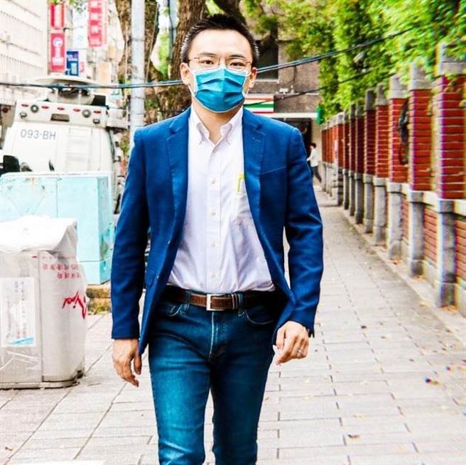 國民黨立委鄭正鈐、洪孟楷、吳斯懷到柬埔寨救回一名受騙國人，但下午才剛返抵桃園機場，人就被航空警察帶走，表示是要了解被害人受騙經過，並批藍委無端阻撓。洪晚間在臉書發文批評，7月半，現在警政署是見鬼了嗎？（截自洪孟楷臉書）