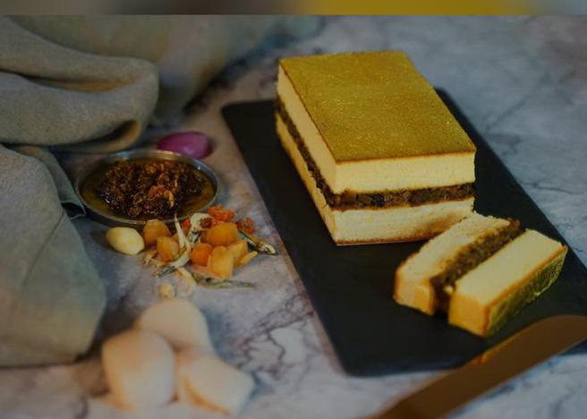 （日锦制造所针对中秋节推出节庆限量商品，以精品工艺制作的「XO橡子猪蜜香咸蛋糕。图／日锦制造所）