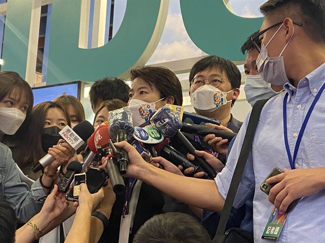 台北市副市长黄珊珊（中）今出席台北国际观光旅游展受访。（陈薏云摄）