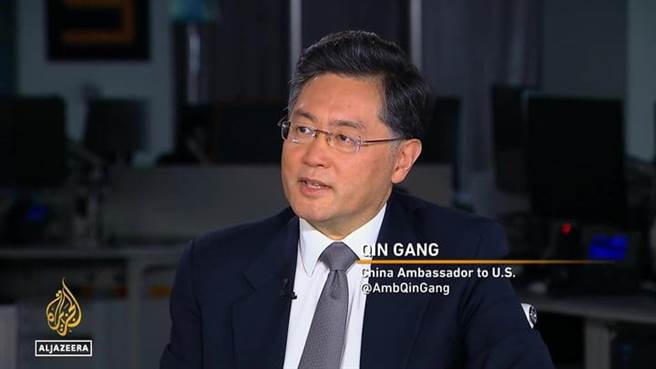 秦剛接受半島電視台專訪。／中國駐美大使館