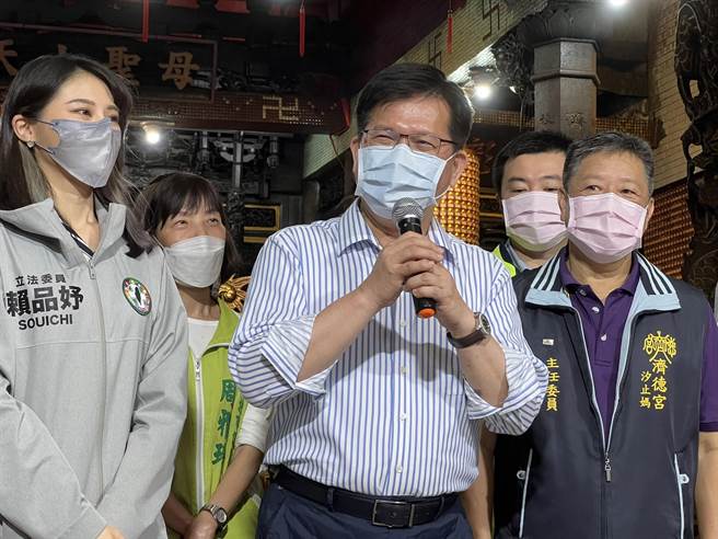 林佳龍批淡水區公所轉貼侯友宜文章是「上有所好，下必從之」。（王揚傑攝）