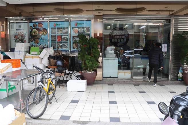 彰化分署执行人员至义务人经营的水产公司现场执行。（彰化分署提供／吴敏菁彰化传真）