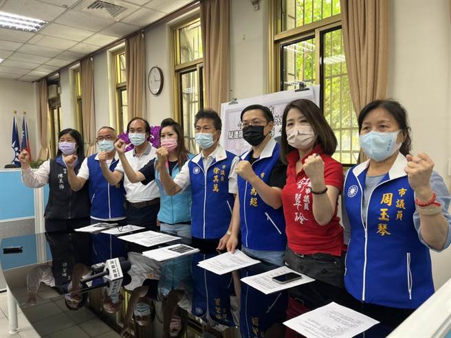 柬埔寨人蛇集团诈骗案频传，桃园市中国国民党党团19日召开记者会，控诉民进党蔡政府新南向政策彻底失败。（陈梦茹摄）