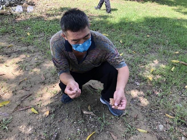 国立中山大学于7月26日向媒体公告发现史前陶片，推估是平埔族打狗社在高雄的第4个大型部落遗址，但中山大学持续施工，恐造成遗址破坏。（林雅惠摄）