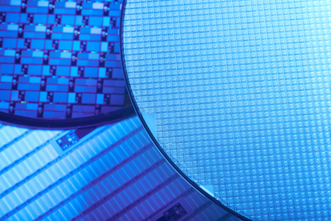 車用半導體廠透露，曾為客戶生產「一片」30年前車用收音機晶片，可代價是數十倍。（示意圖/達志影像/shutterstock）
