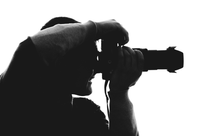 高雄一名16岁高职少女和蔡姓摄影师相约以「綑绑、SM」为主题拍情色照，两人在汽车旅馆越拍越上火，直接发生关系。(示意图/shutterstock)