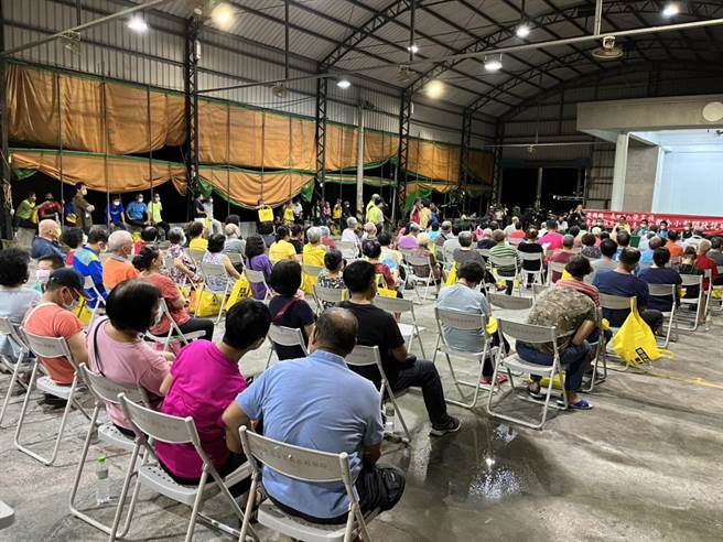 民进党苗栗县长参选人徐定祯18日晚间在头份市尖下里举办问政说明会，有2百多名乡亲到场支持。（徐定祯竞办提供／谢明俊苗栗传真）