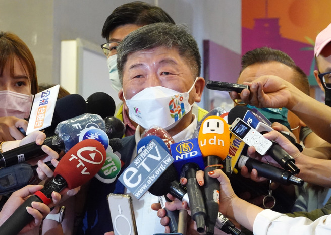 民进党台北市长参选人陈时中19日出席台北国际观光博览会开幕典礼时接受访问。（姚志平摄）