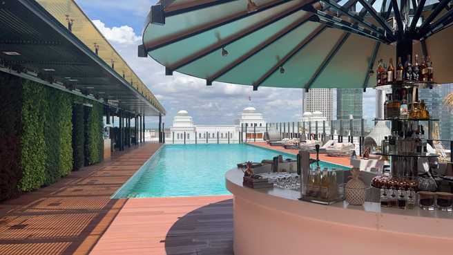 台湾华人德州扑克竞技协会理事长戴兴雄飞往柬埔寨后，在脸书打卡报平安。（图／取自FB戴兴雄）
