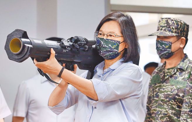 NCC强推数位中介法，蔡英文一篇9年前的PO文也被挖出狂酸。(图／范扬光摄)