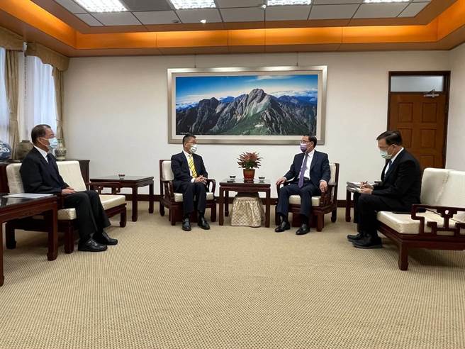 针对跨境人口贩运事件频传，警政署长黄明昭（左起）、内政部长徐国勇、法务部长蔡清祥、最高检察署检察总长邢泰钊，今天下午共同研商打击策略及精进作为。（内政部提供）