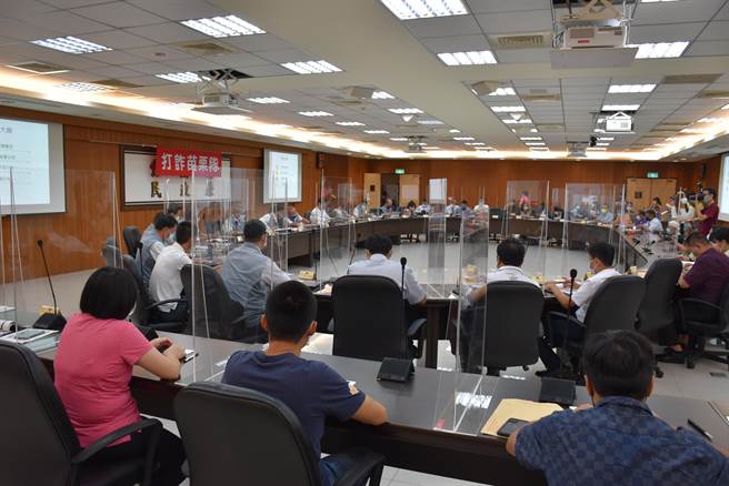 苗栗县长徐耀昌19日主持成立苗栗打诈队，全力对诈骗集团宣战。（谢明俊摄）