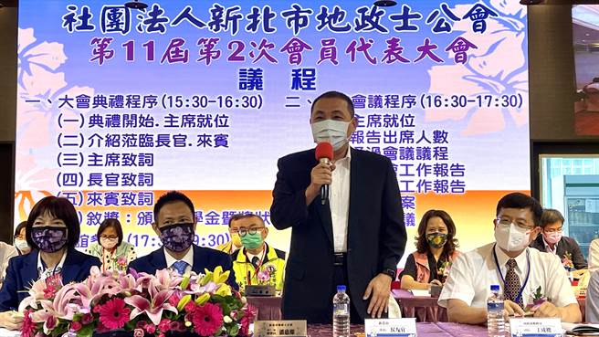 新北市長侯友宜出席社團活動，展現出力拚連任爭取支持的決心。（呂健豪攝）