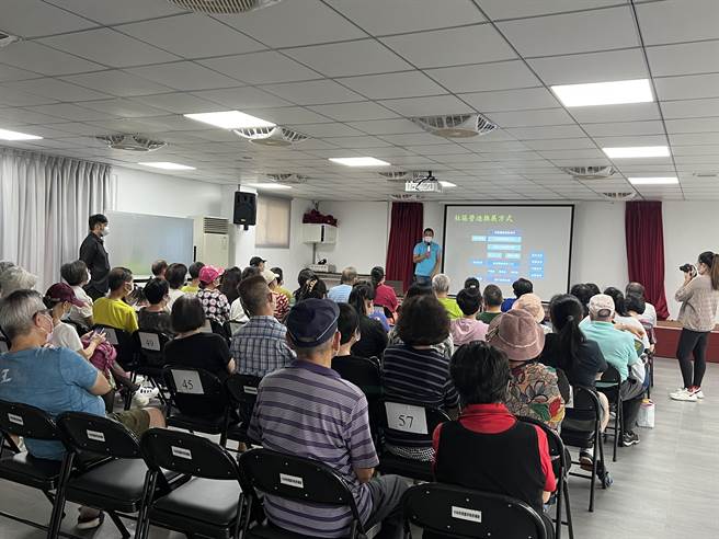 桃园市杨梅区公所推动社区营造计画，今在杨明市民活动中心举办「地方扰动说明会」。（杨梅区公所提供／蔡明亘桃园传真）