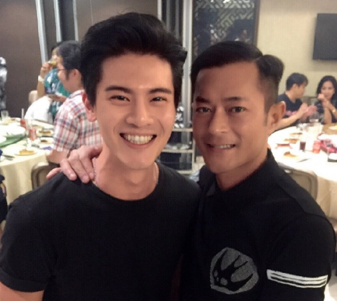 吴承洋和古仔在杀青宴。（网路图片）