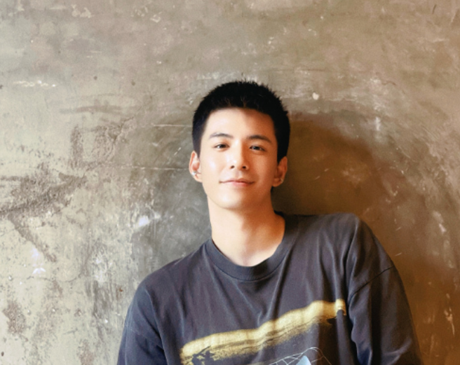 明明是一张「电影脸」，30岁之前，他却只当了一次电影男主角。（网路图片）