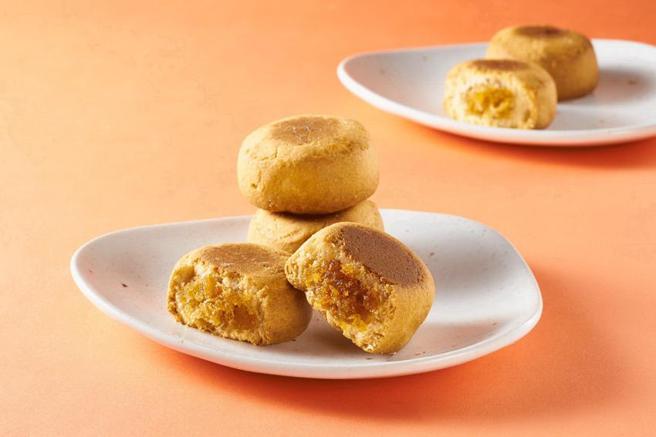 （為擴大搶攻中秋送禮商機，凱撒飯店連鎖推出的「月來月旺」雙享禮盒。圖／凱撒飯店連鎖提供）