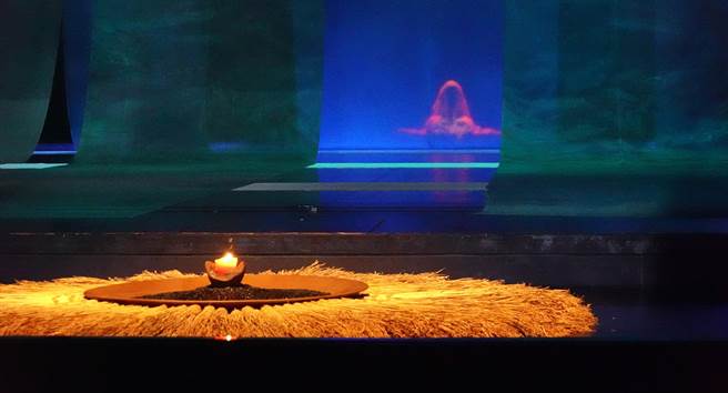 無垢舞蹈劇場以顛峰之作「觀」重返國家戲劇院。（姚志平攝）